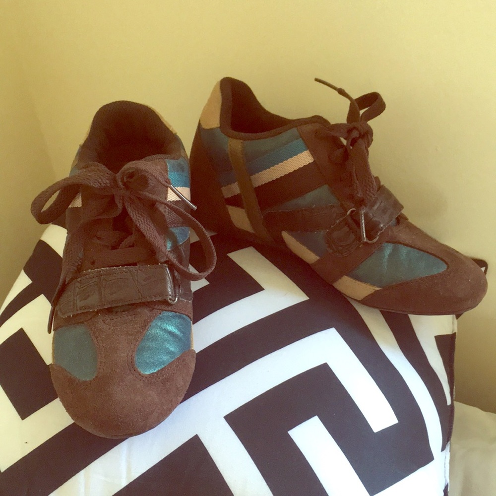 Sneakers with a hidden heel